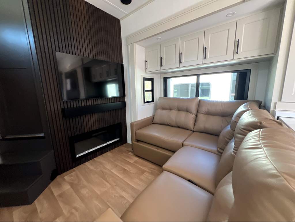 2026 GRAND DESIGN SOLITUDE 414LJMJ - Image 9