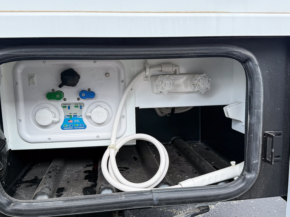 2025 THOR MOTORCOACH 24FB - Image 8