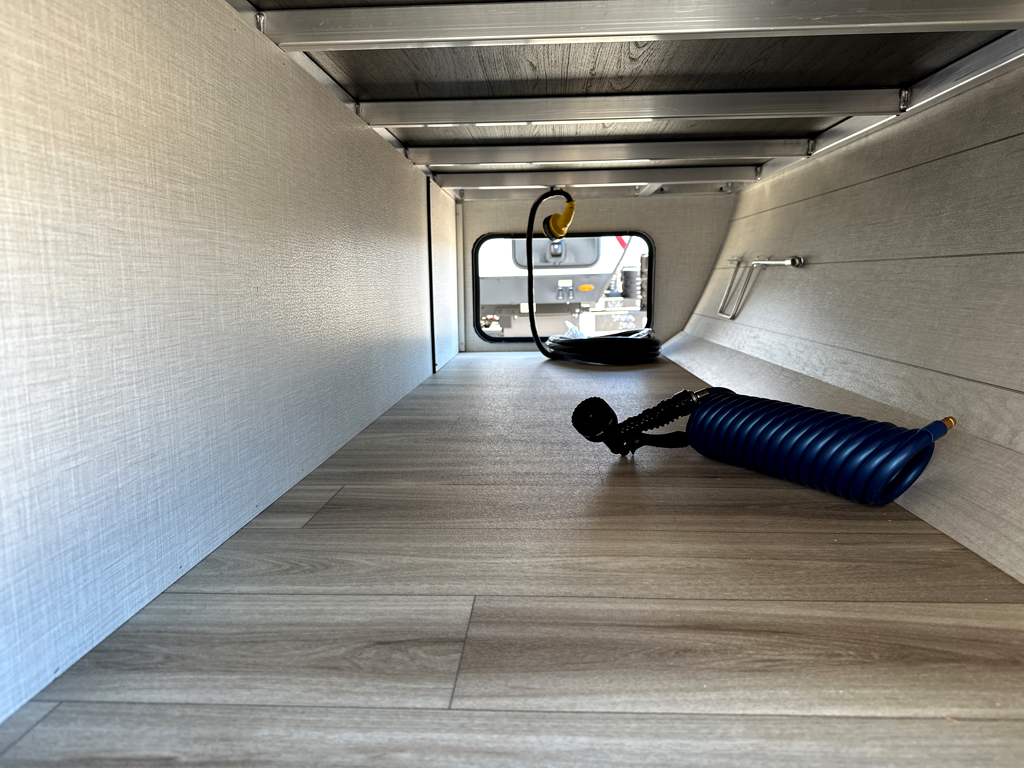 2026 VENTURE RV SPORTTREK STINGER 232VRL - Image 7