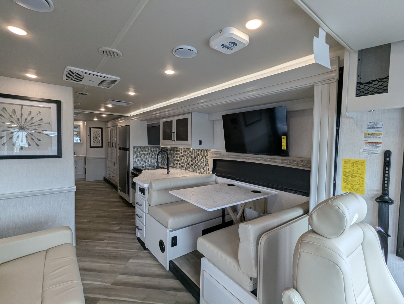 2026 Holiday Rambler Invicta 33HB - Image 10
