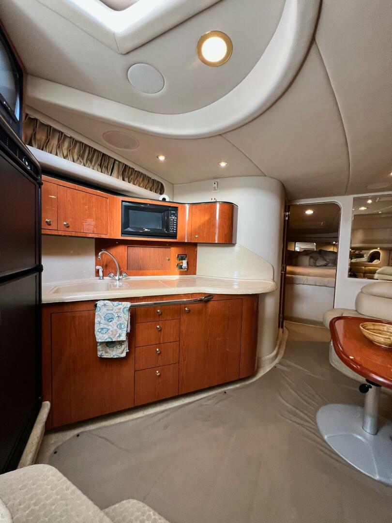 2001 Sea Ray 380 Sundancer - Image 11