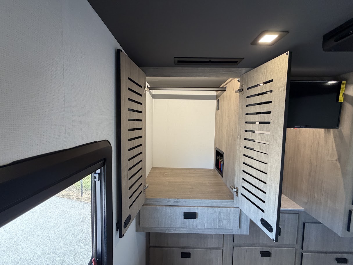 2027 GRAND DESIGN LINEAGE SERIESE 30DC - Image 63