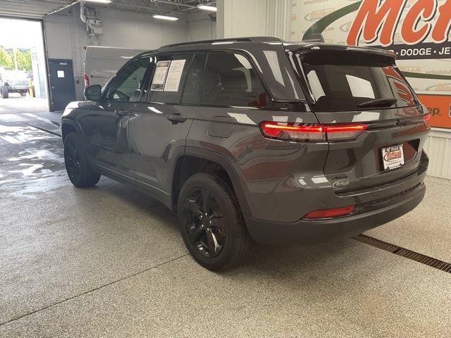 2025 Jeep Grand Cherokee Altitude X 4X4 - Image 8
