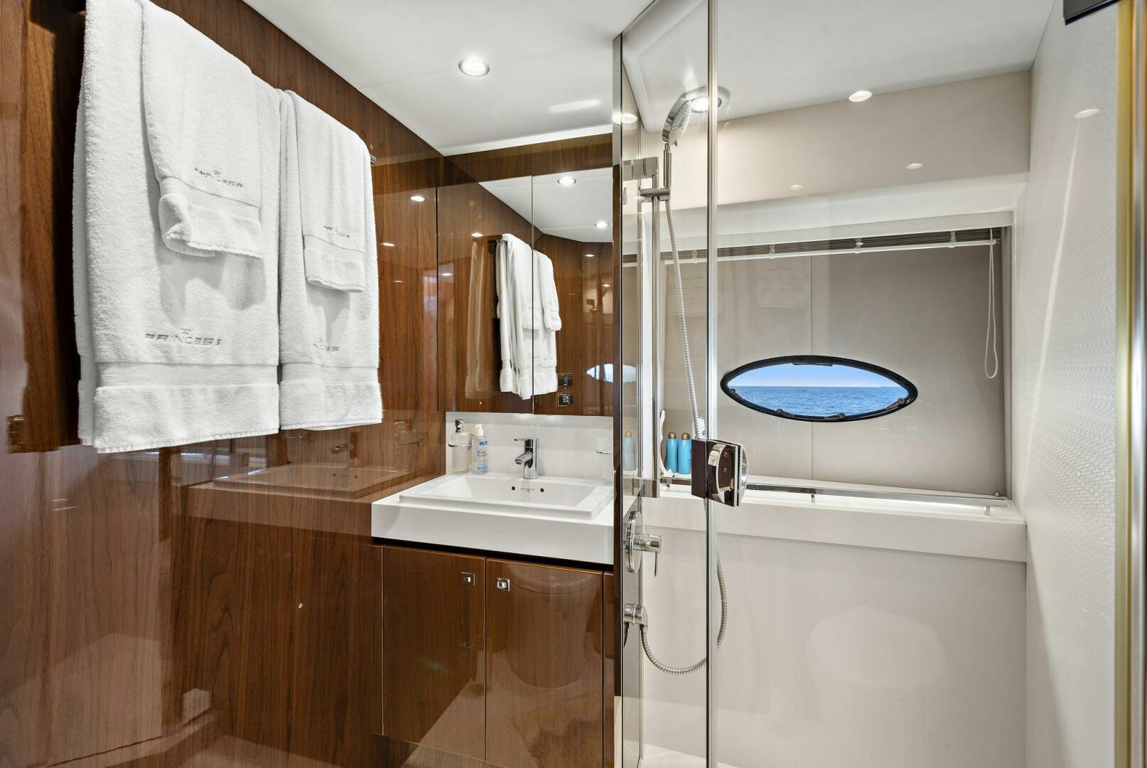2015 Princess 72 Motoryacht - Image 24