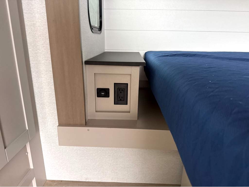 2027 JAYCO JAY FEATHER 26FK - Image 8