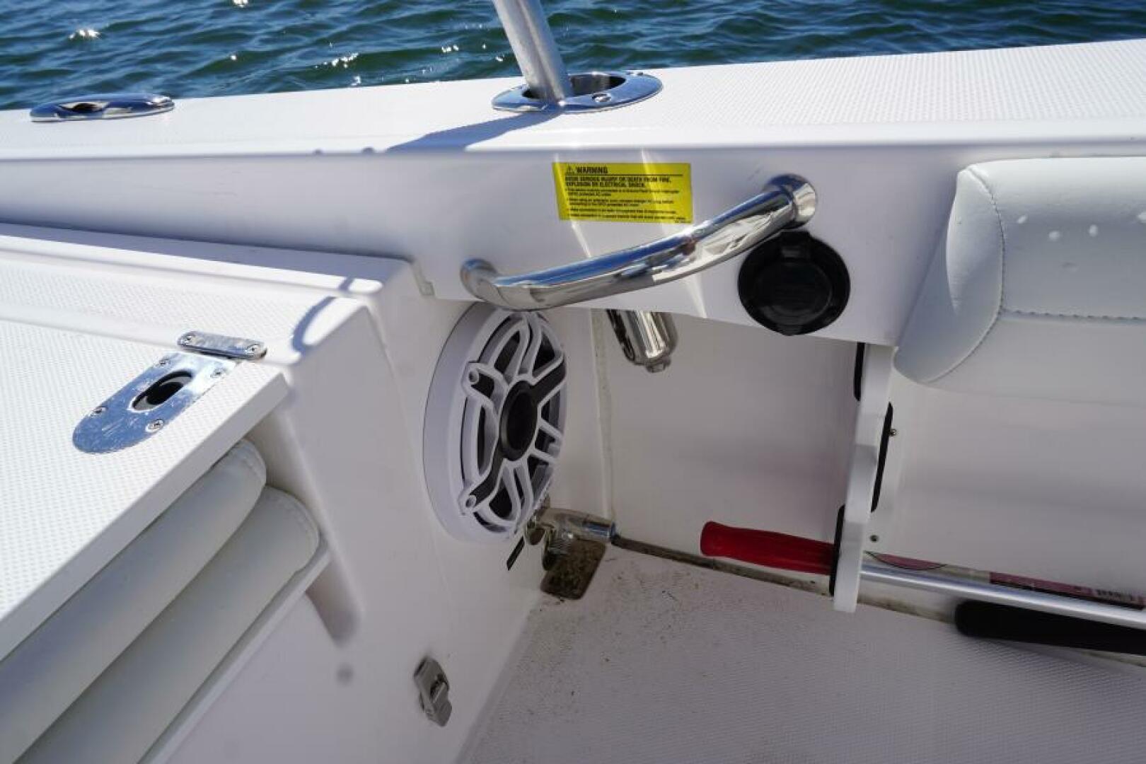 2022 Everglades 253 Center Console - Image 16