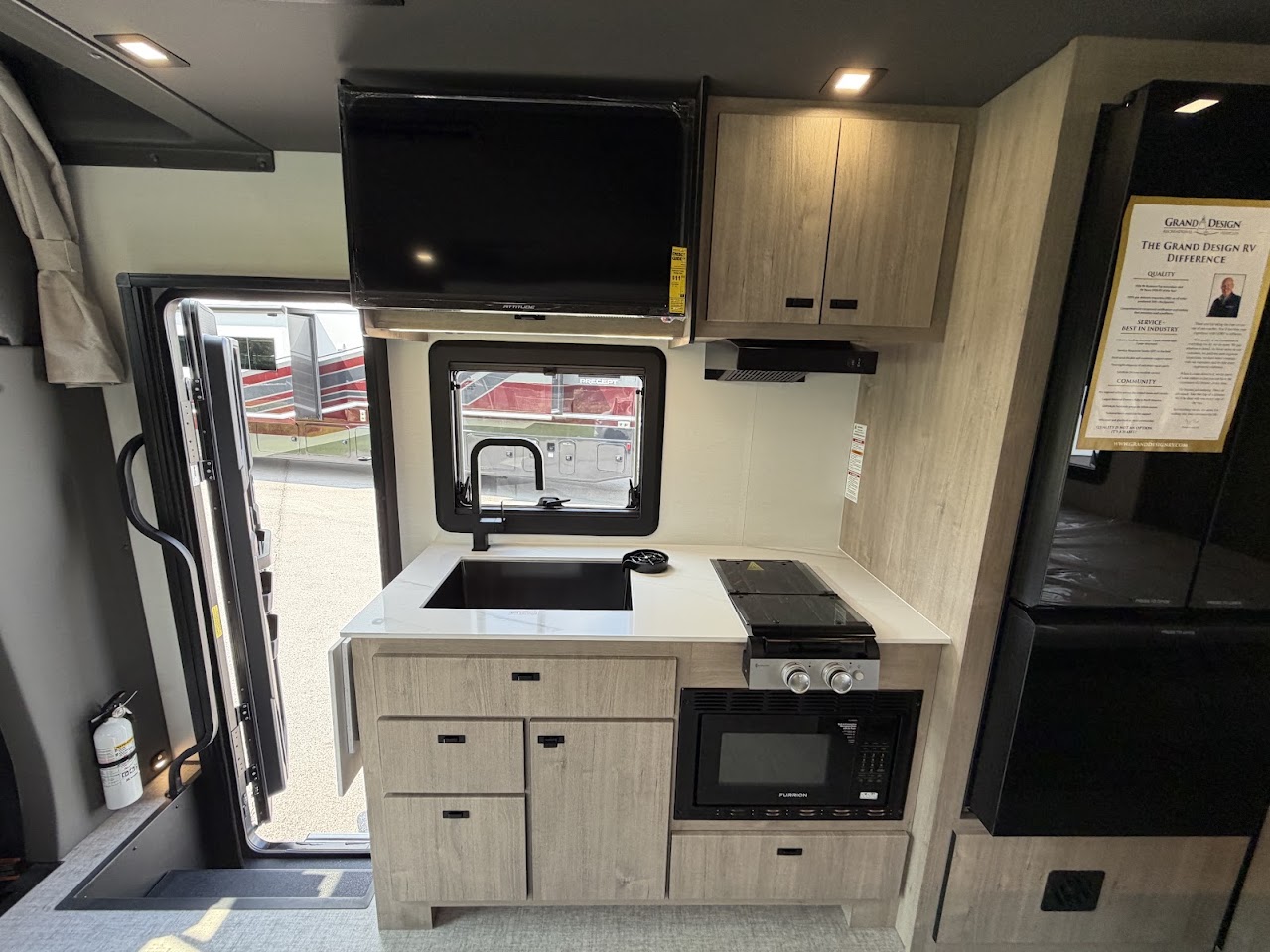 2027 Grand Design Lineage Series M 25FW - Image 12