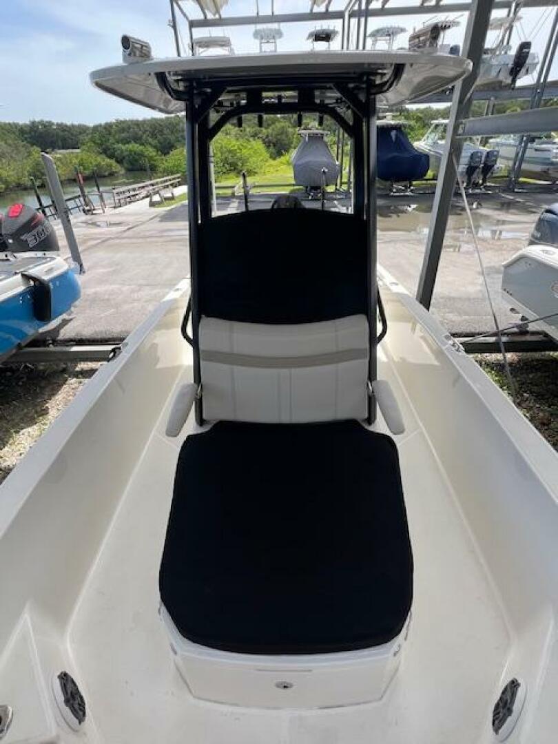 2023 Boston Whaler 250 DAUNTLESS Base - Image 34