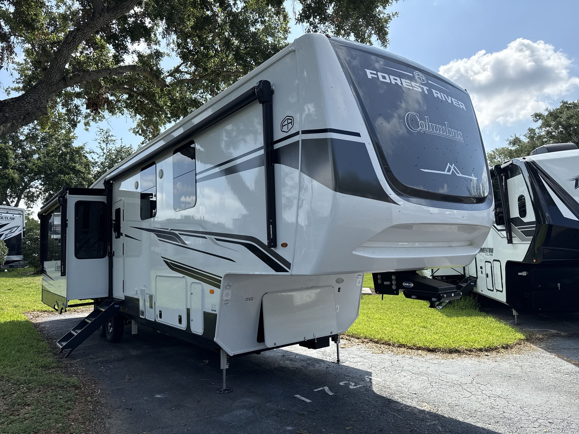 2025 Palomino Columbus