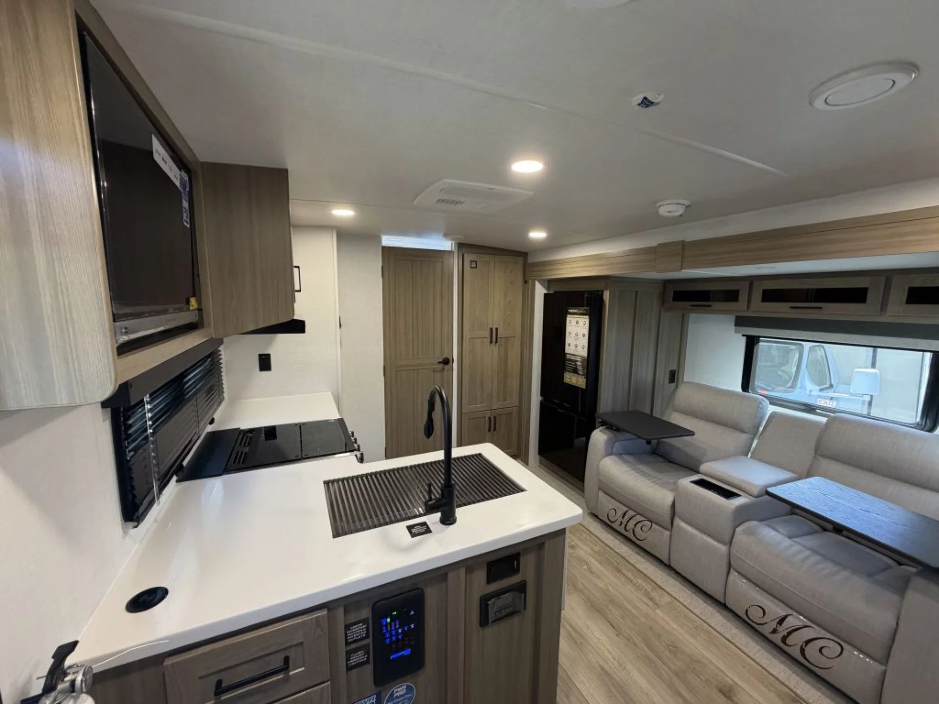 2027 FOREST RIVER ROCKWOOD MINI LITE 2513S - Image 15