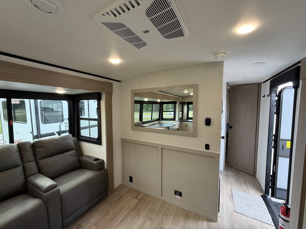 2027 JAYCO JAY FEATHER 27MK - Image 16