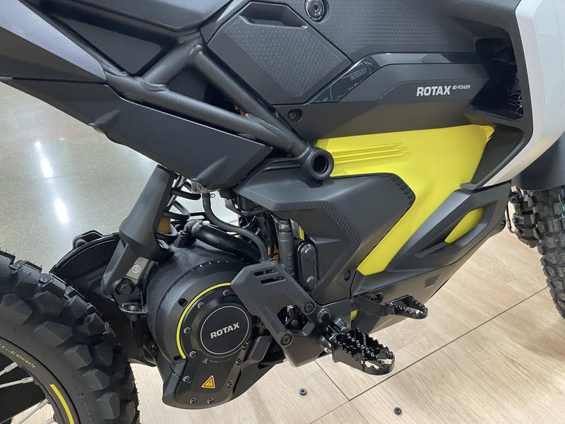 2025 Can-Am 2W ORIGIN SS73 EV46-27 - Image 6
