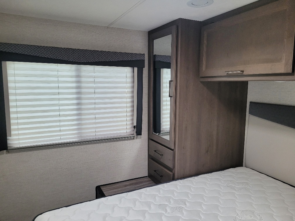 2025 Thor Motor Coach Four Winds 28Z - Image 15