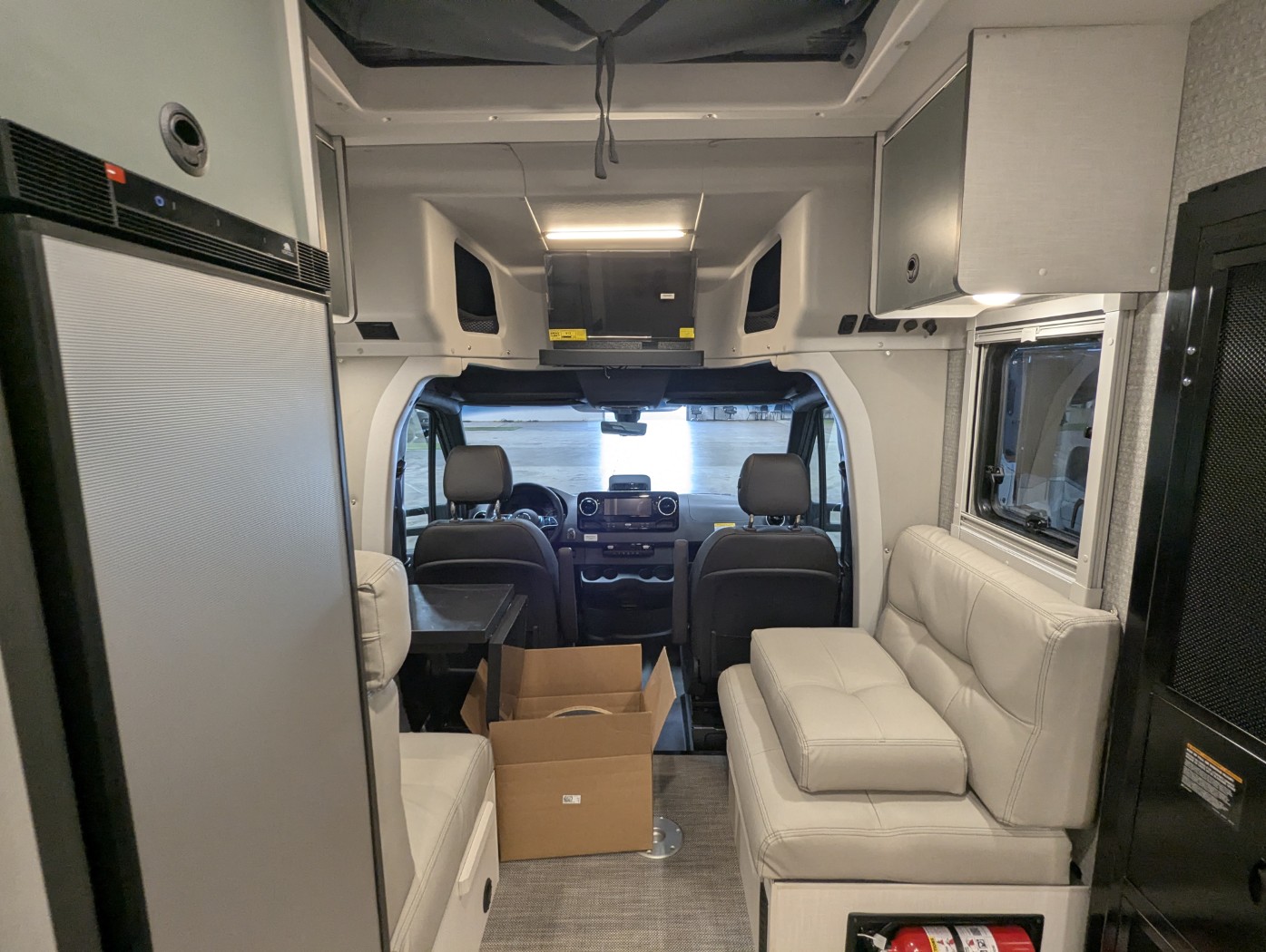 2026 Winnebago EKKO Sprinter 23B - Pop-Top AWD - Image 21