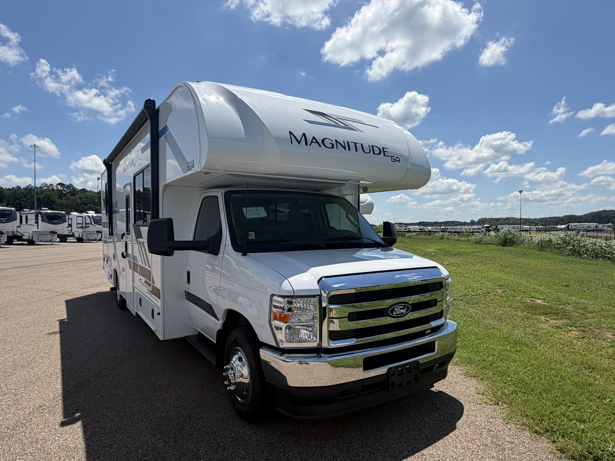 2027 THOR MOTOR COACH MAGNITUDE GA28 - Image 1