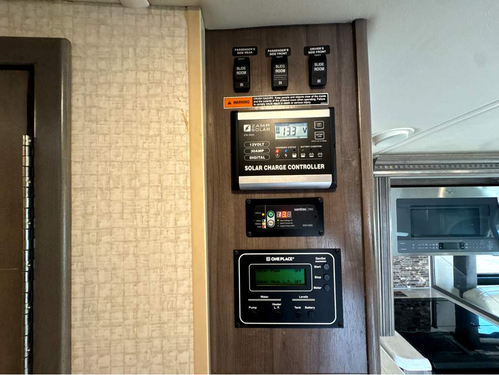 2017 WINNEBAGO ASPECT 30J - Image 23