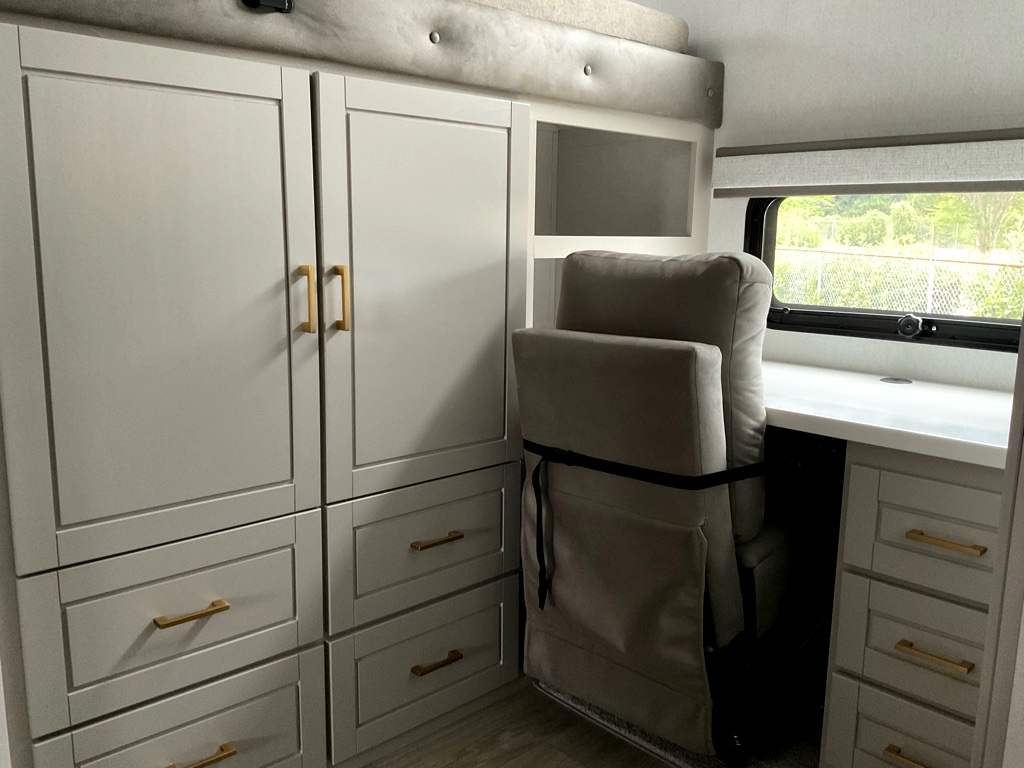 2027 JAYCO NORTH POINT 391TBBH - Image 25
