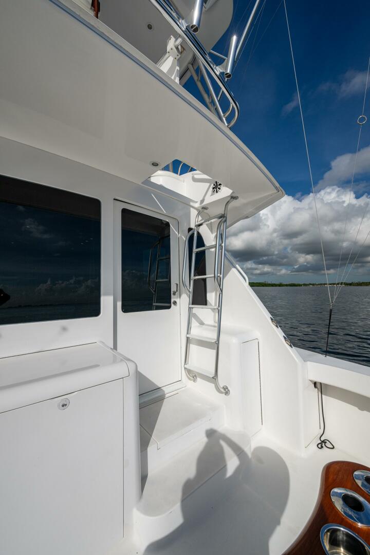 2004 Viking 48 Convertible - Image 36