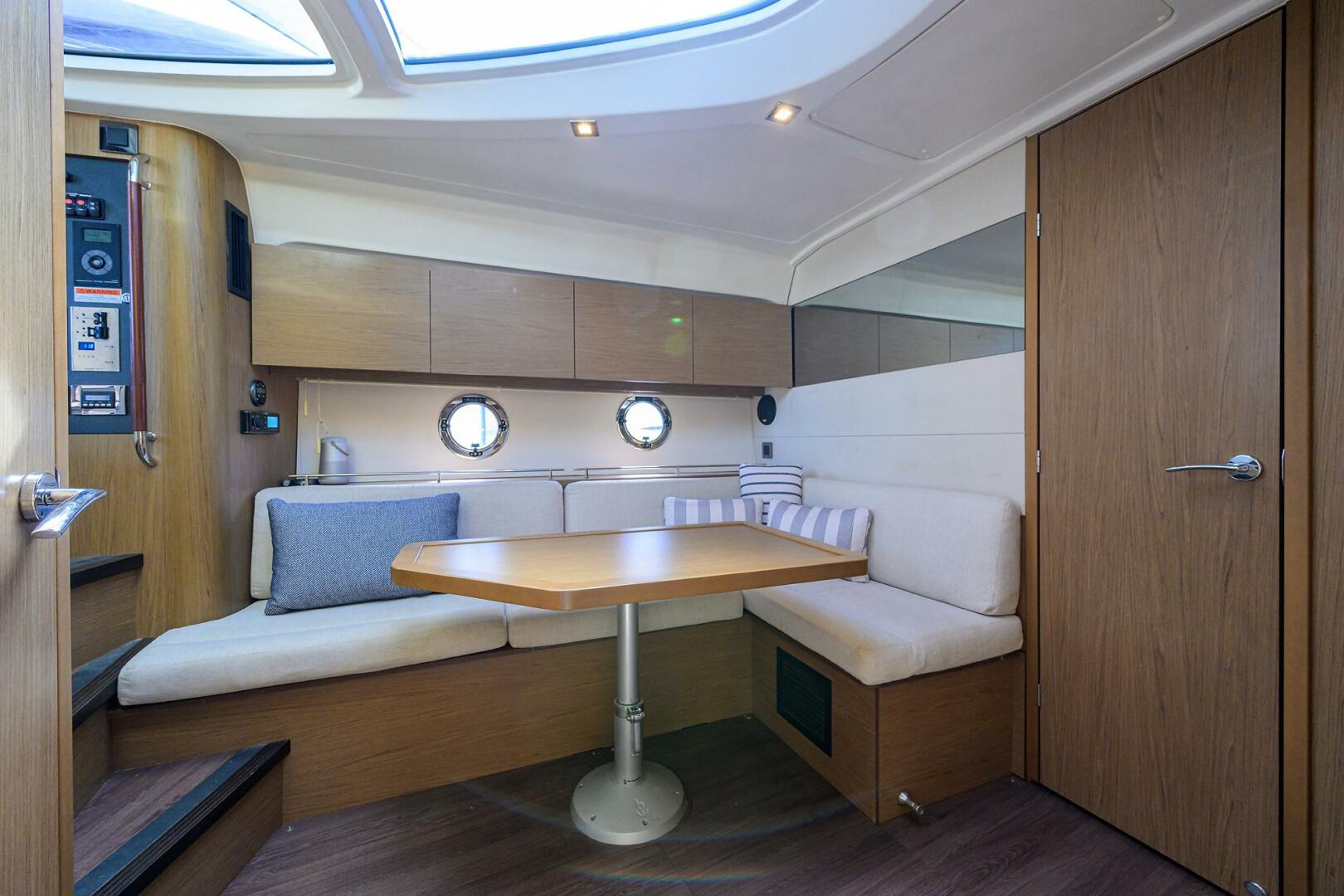 2003 Jupiter 31 Cuddy - Image 6