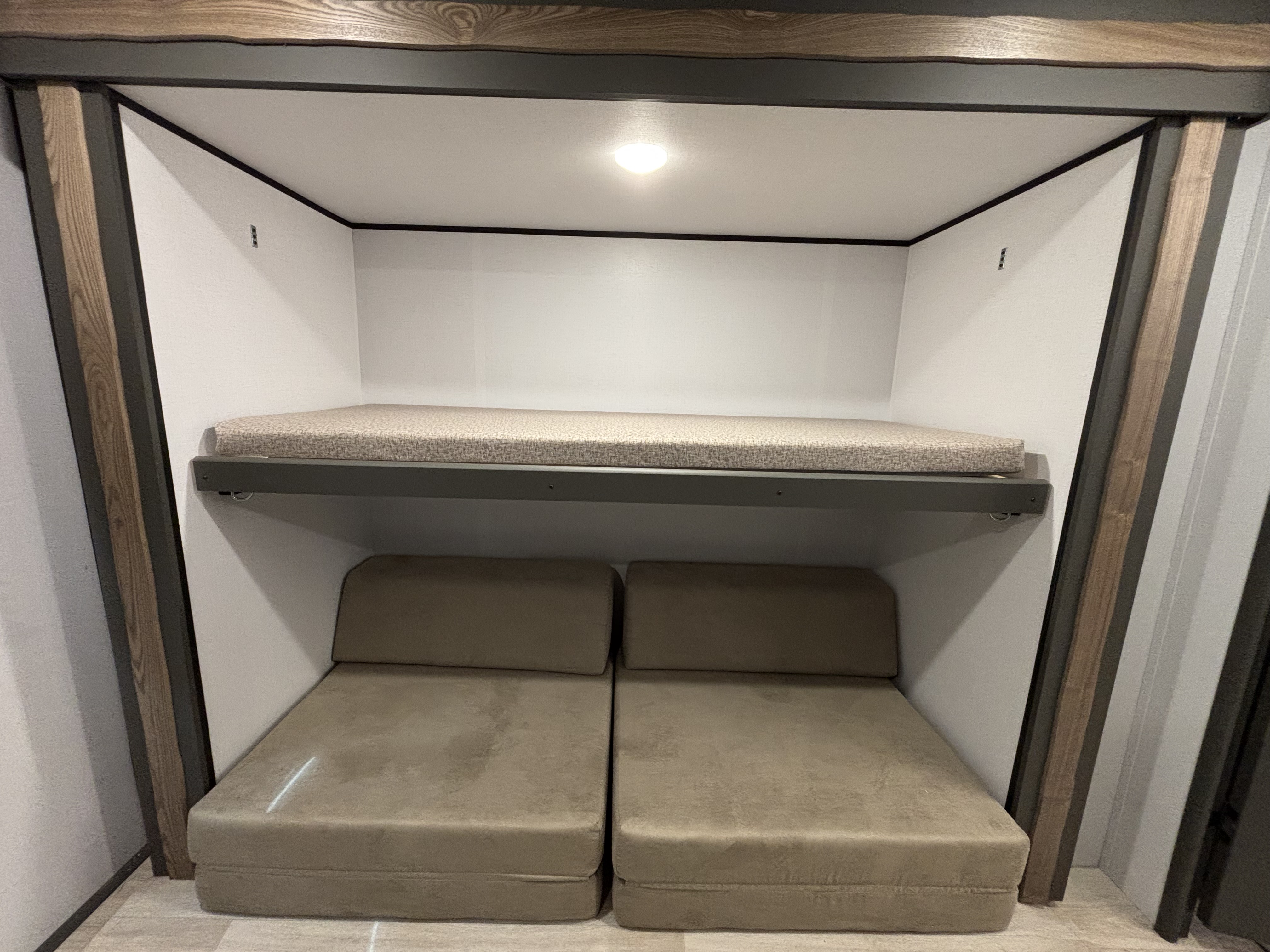 2026 Keystone Bullet Premium 330BKQ - Image 20