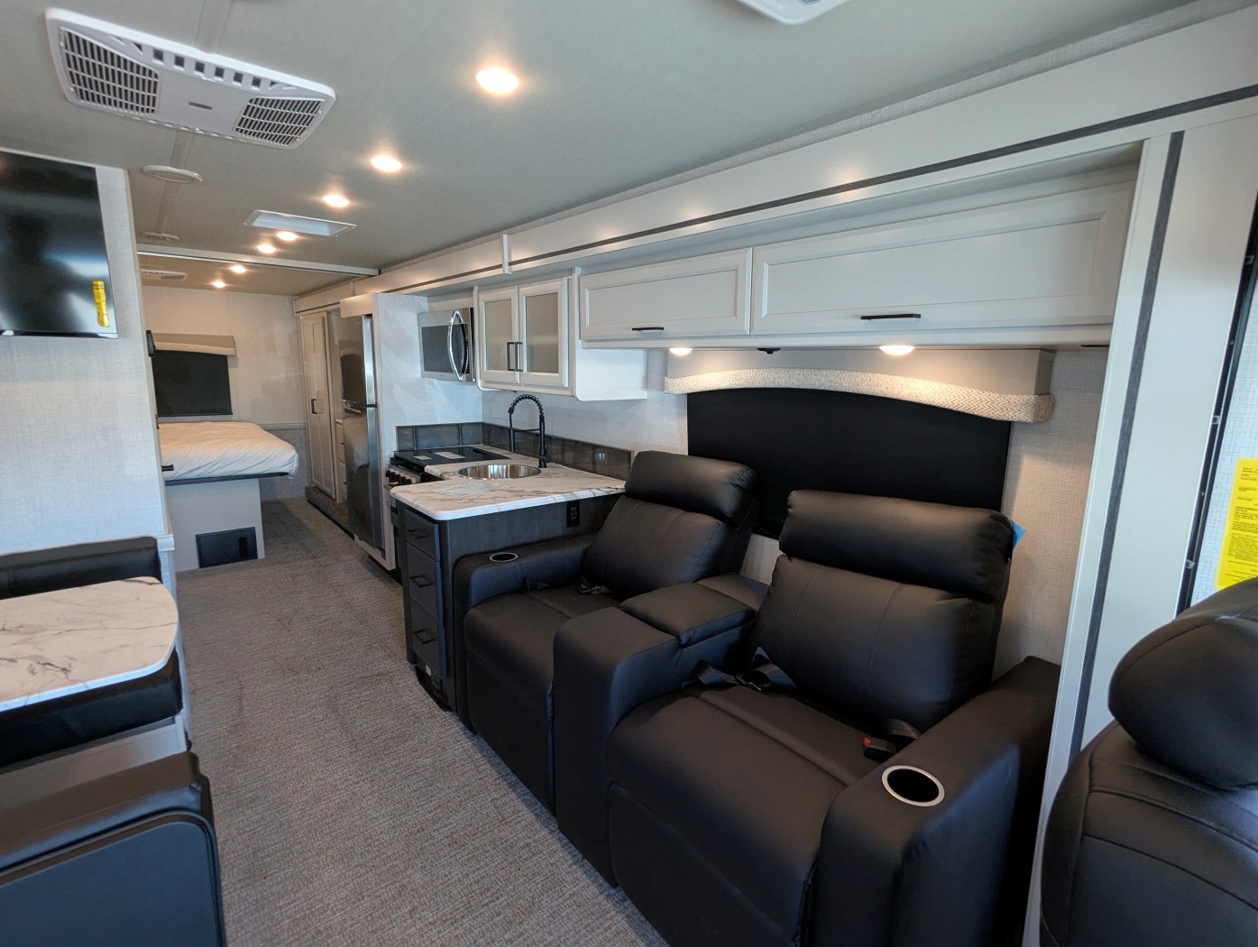 2026 Fleetwood Flair 29M - Image 13