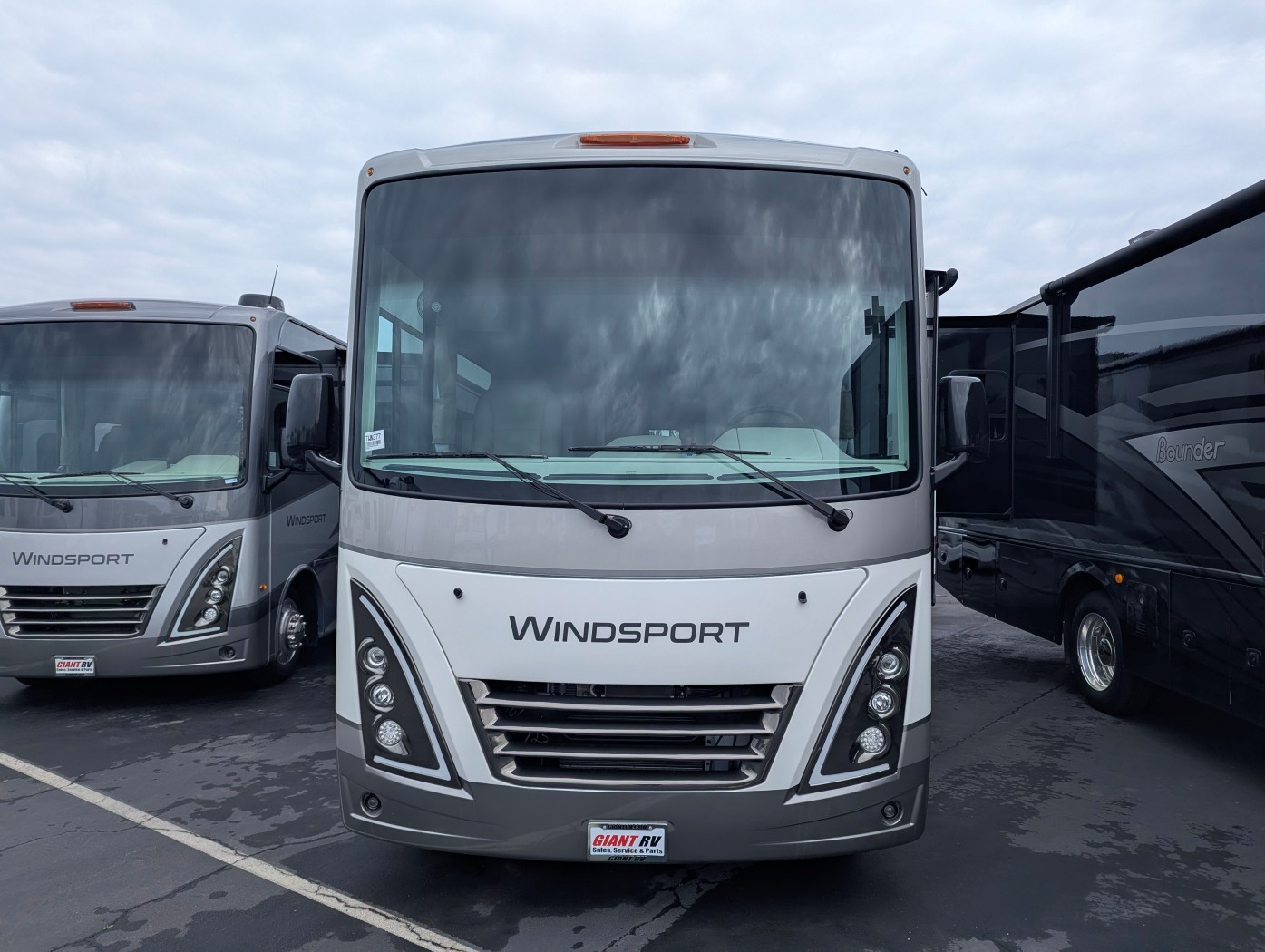 2026 Thor Motor Coach Windsport 35J - Image 2