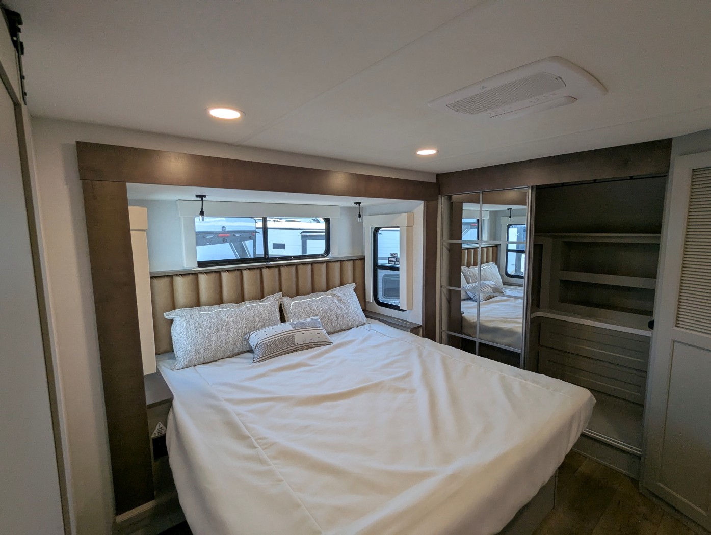 2026 Alliance RV Paradigm 310RL - Image 8