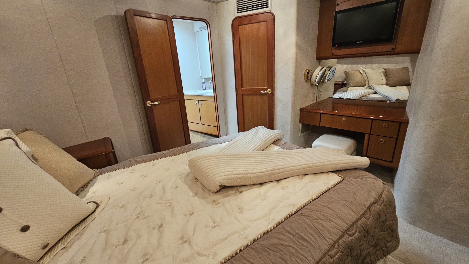 2000 Ocean Yachts 70 SUPER SPORT - Image 48