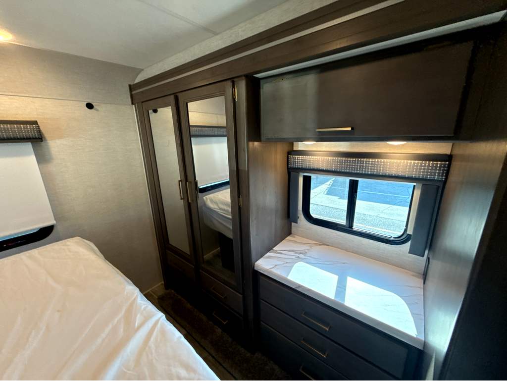 2024 THOR MOTOR COACH CHATEAU 31WV - Image 29