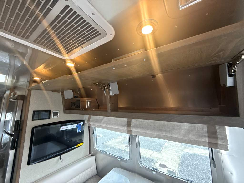 2026 AIRSTREAM CLASSIC 30RBQ - Image 14