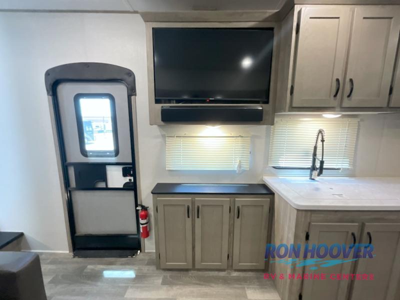 2024 COACHMEN 368TBH - Image 4