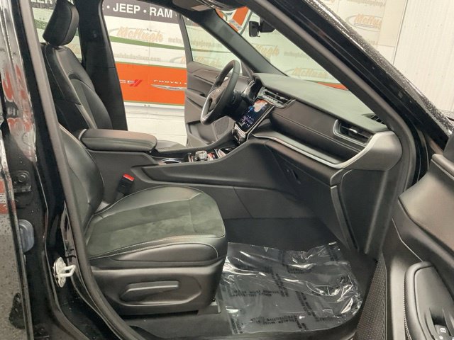 2025 Jeep Grand Cherokee L Altitude X 4X4 - Image 28