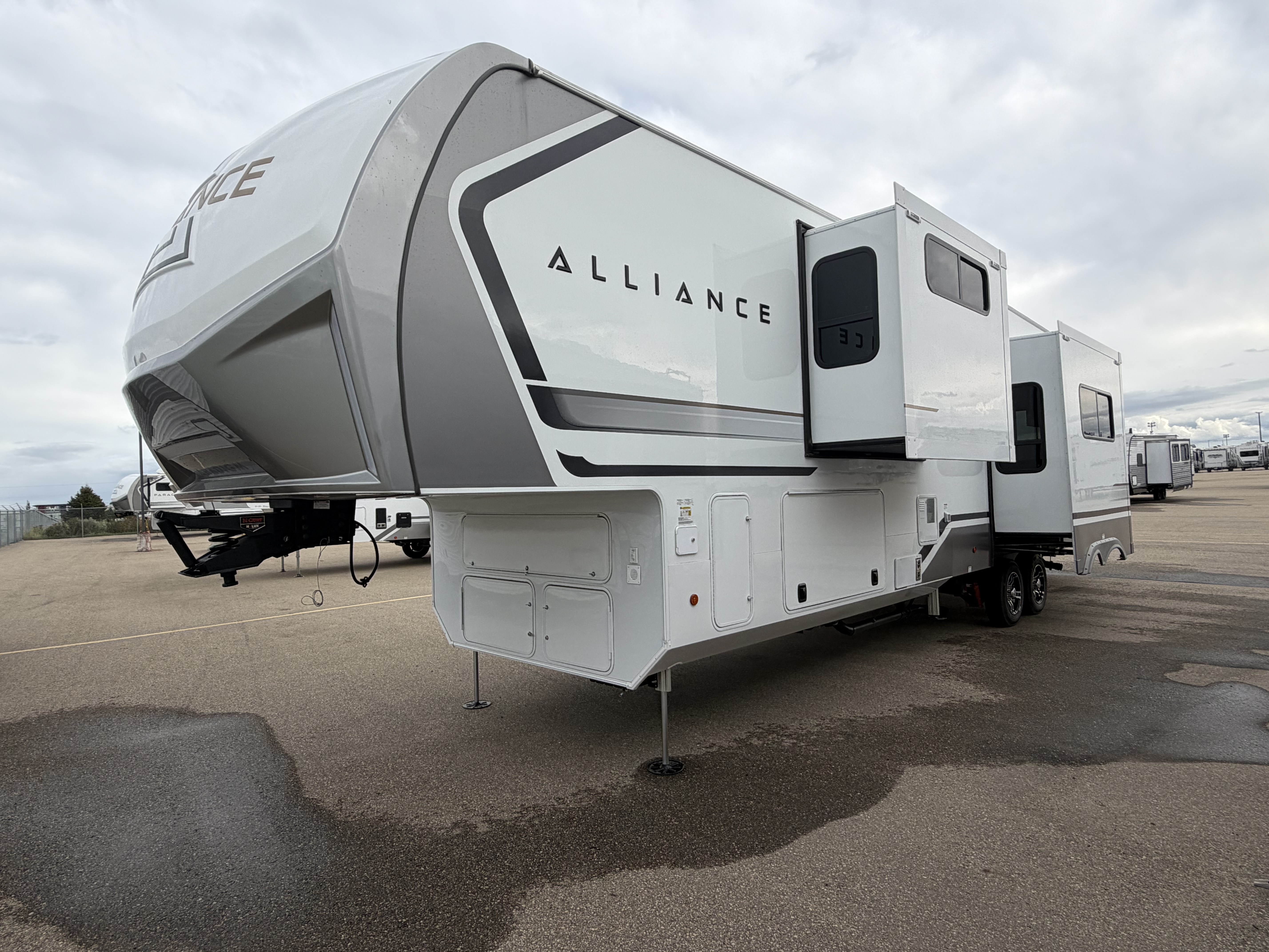 2027 Alliance RV Paradigm 382RK - Image 5