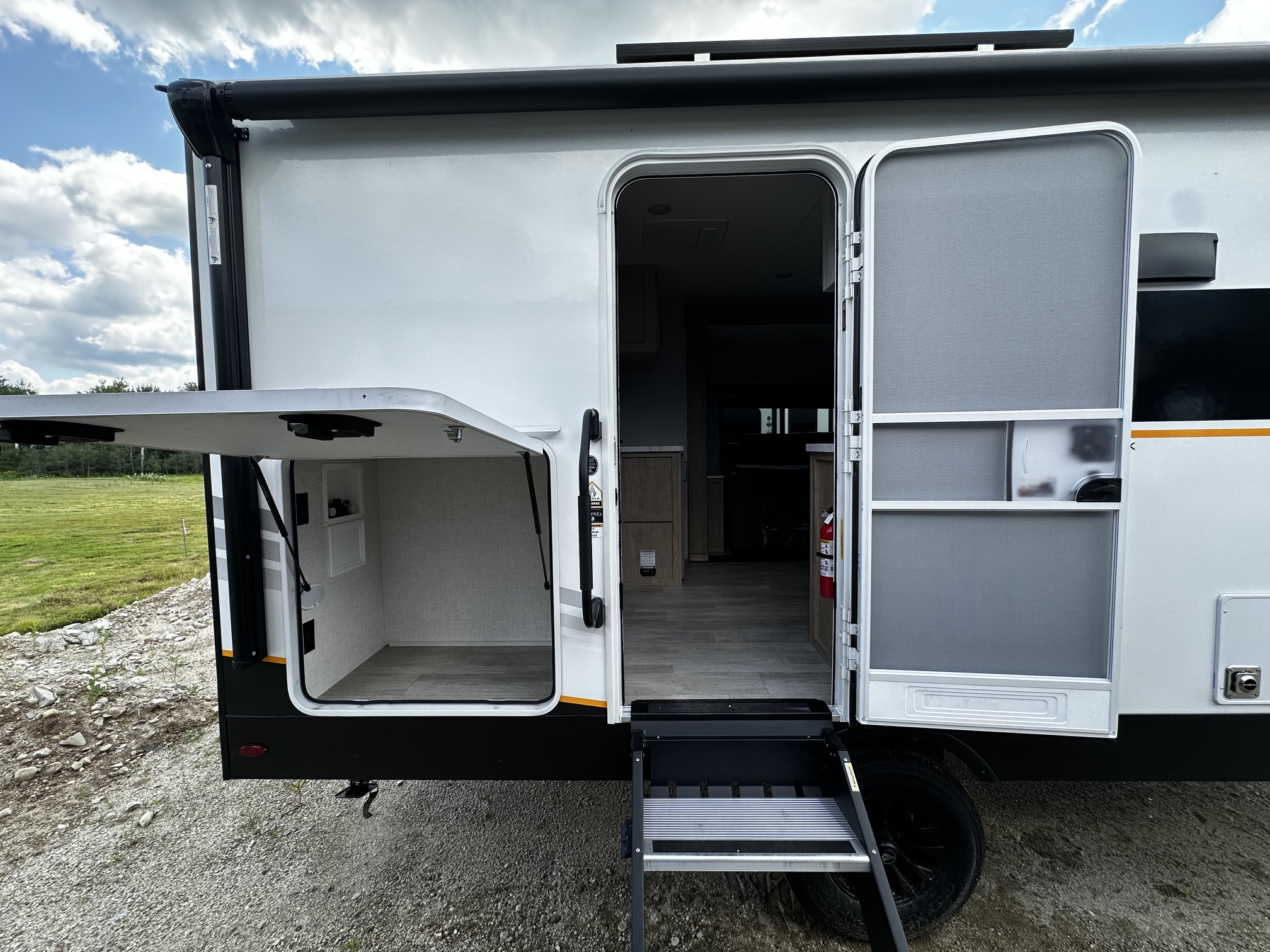 2027 Ember RV E-Series 18RBE - Image 6