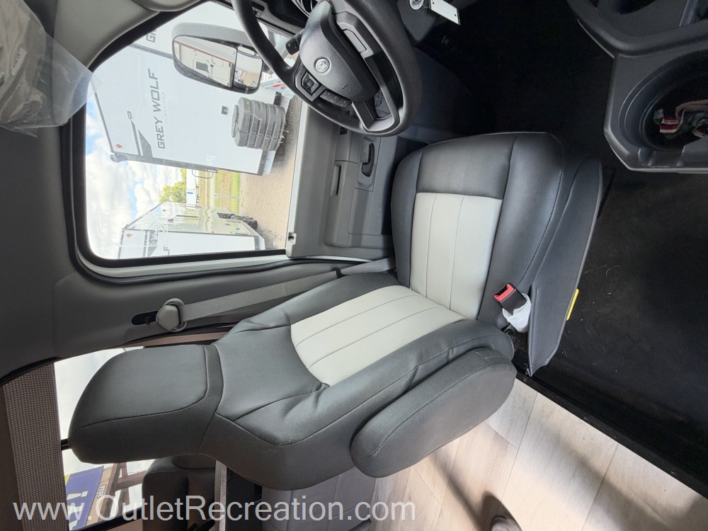 2025 Forest River Sunseeker 3010DS - Image 10