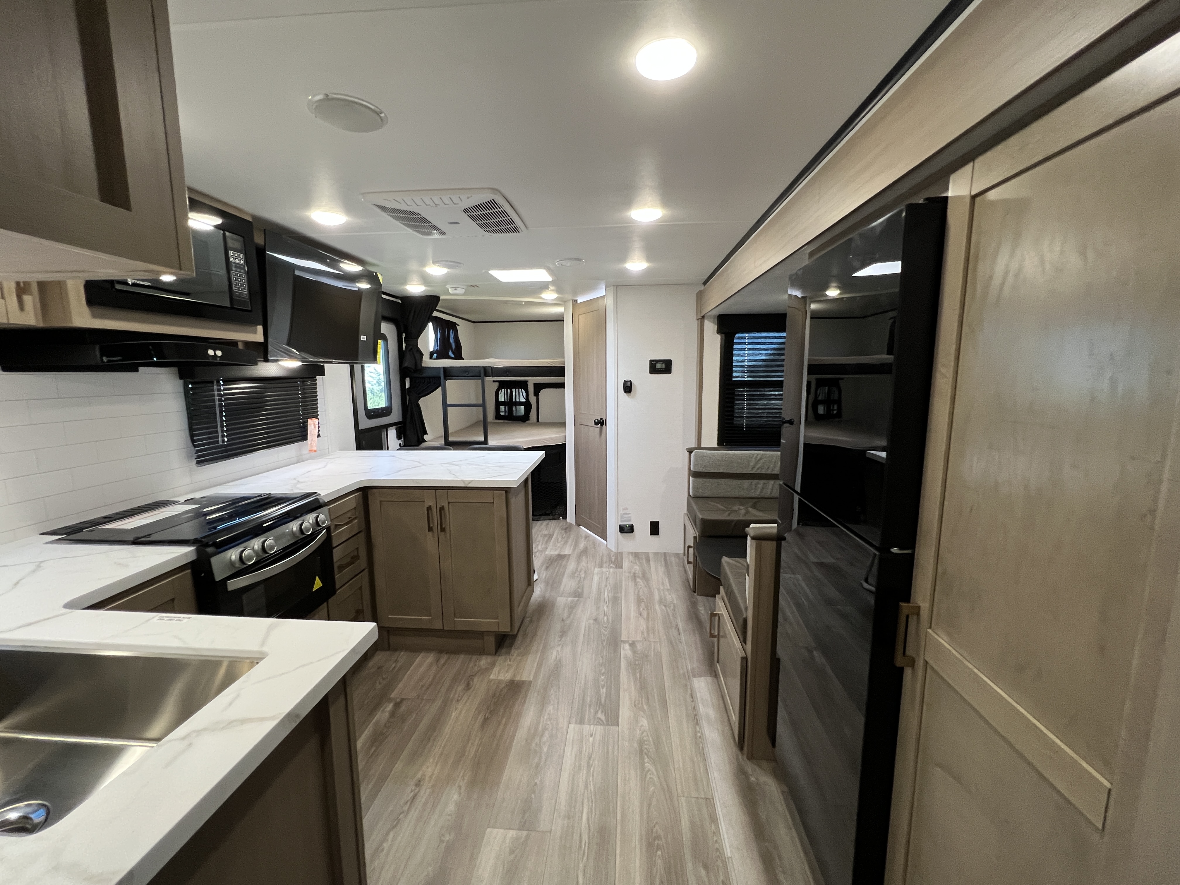 2027 Highland Ridge RANGE LITE 240DBH - Image 4
