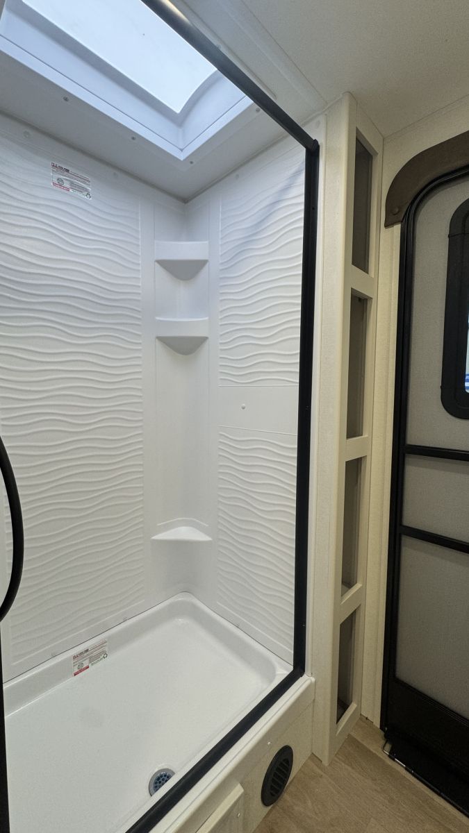 2026 Grand Design Transcend 325BHT - Image 19