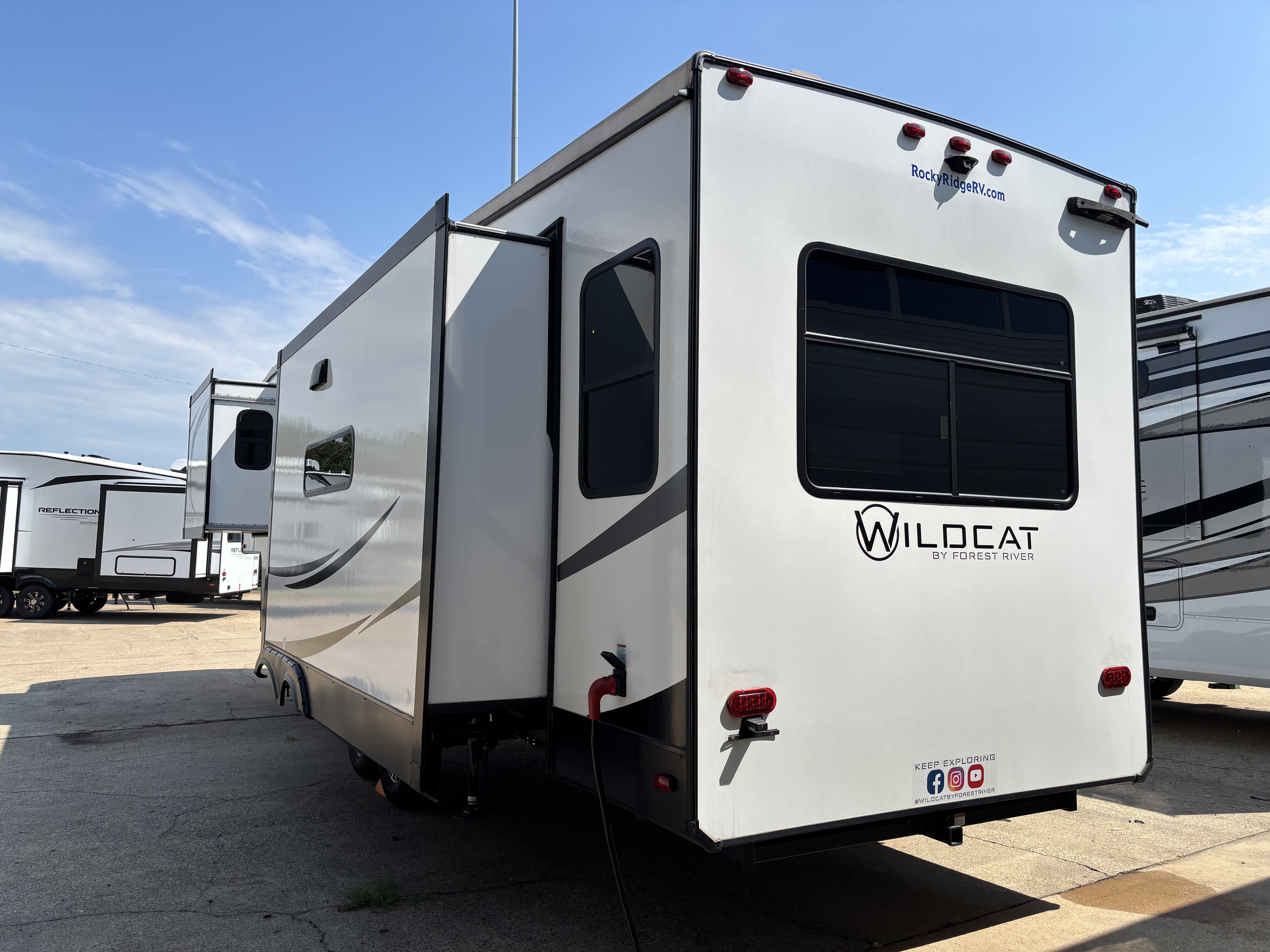 2023 Forest River Wildcat 290RLW - Image 6