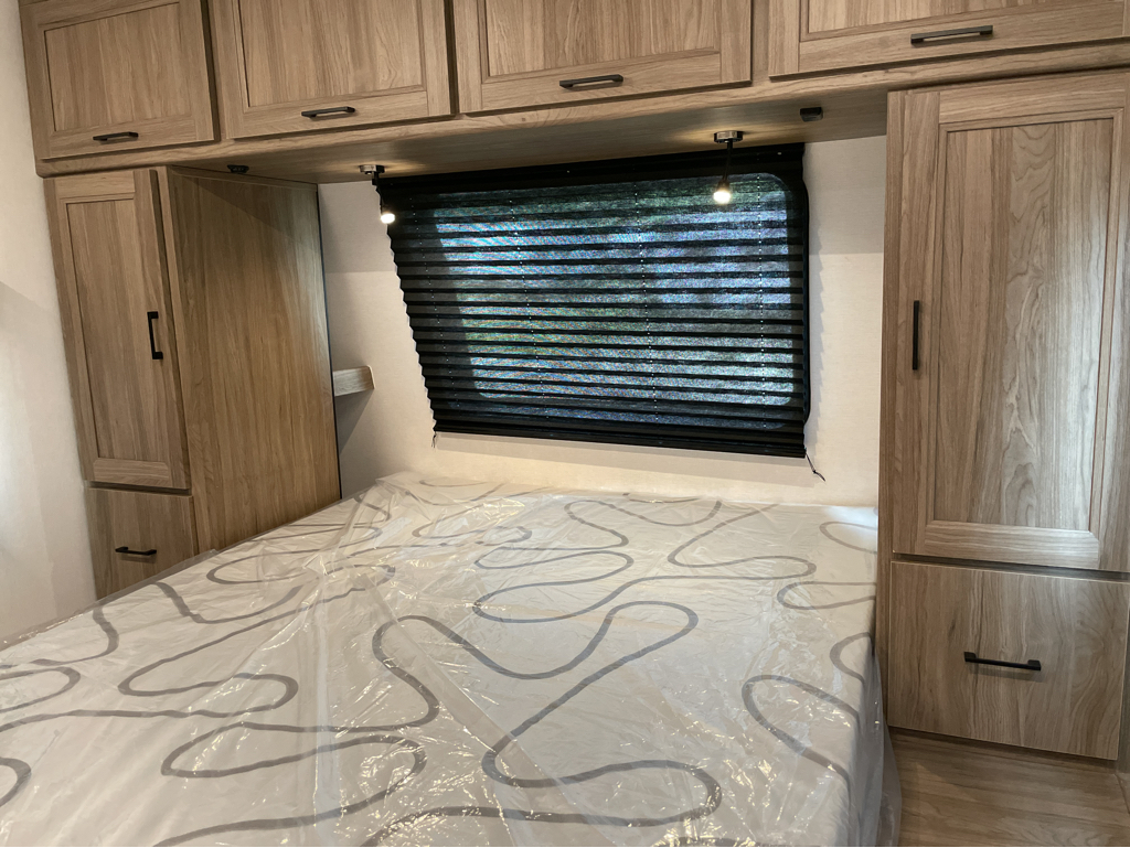 2025 Coachmen Freedom Express Ultra Lite 252RBS - Image 6