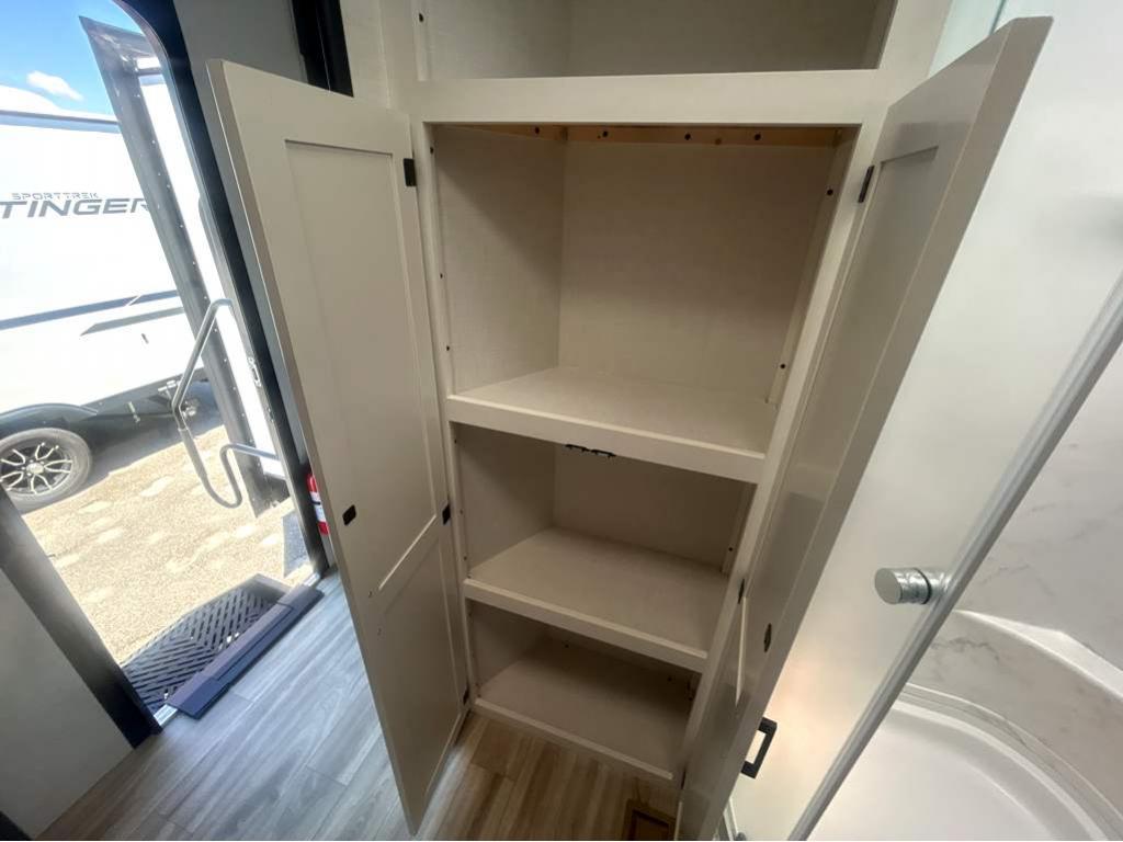2026 VENTURE RV SPORTTREK 327VIK - Image 27