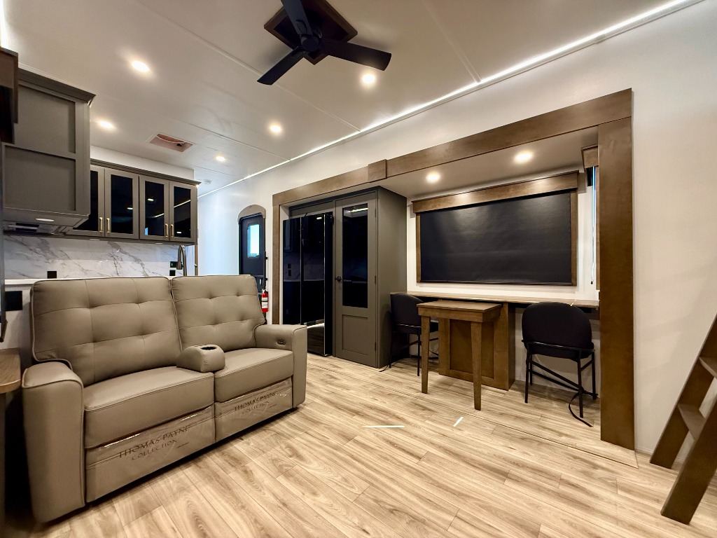 2027 High Country 391TB - Image 13