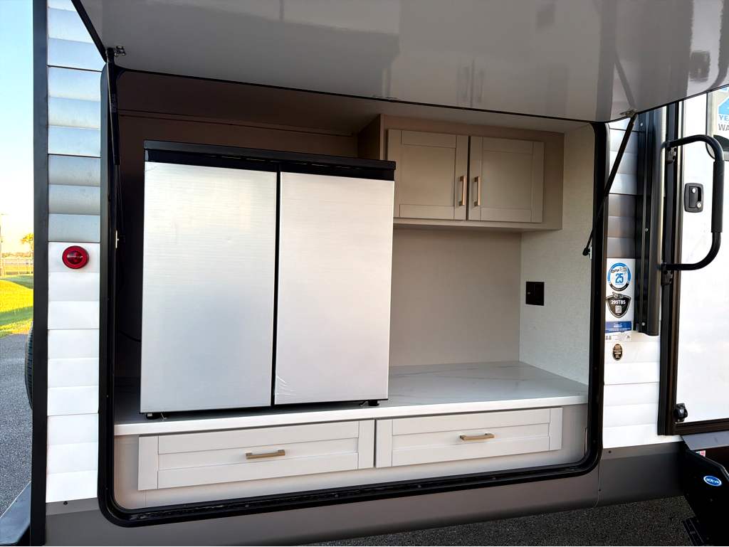2027 JAYCO JAY FLIGHT 295TBS - Image 3