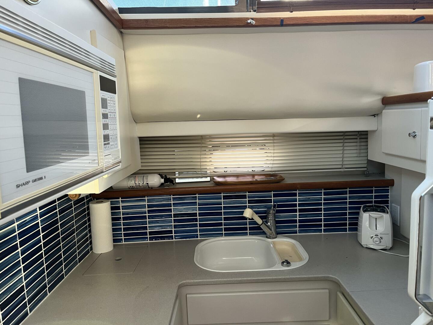 1995 Carver 440 Aft Cabin - Image 21