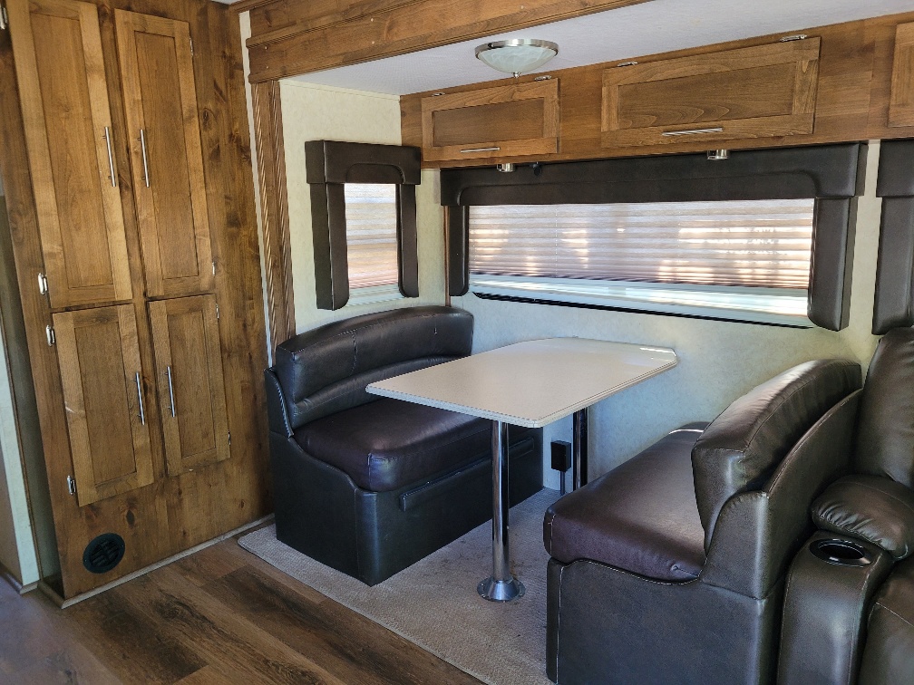 2006 Jayco Seneca HD 34 SS - Image 11
