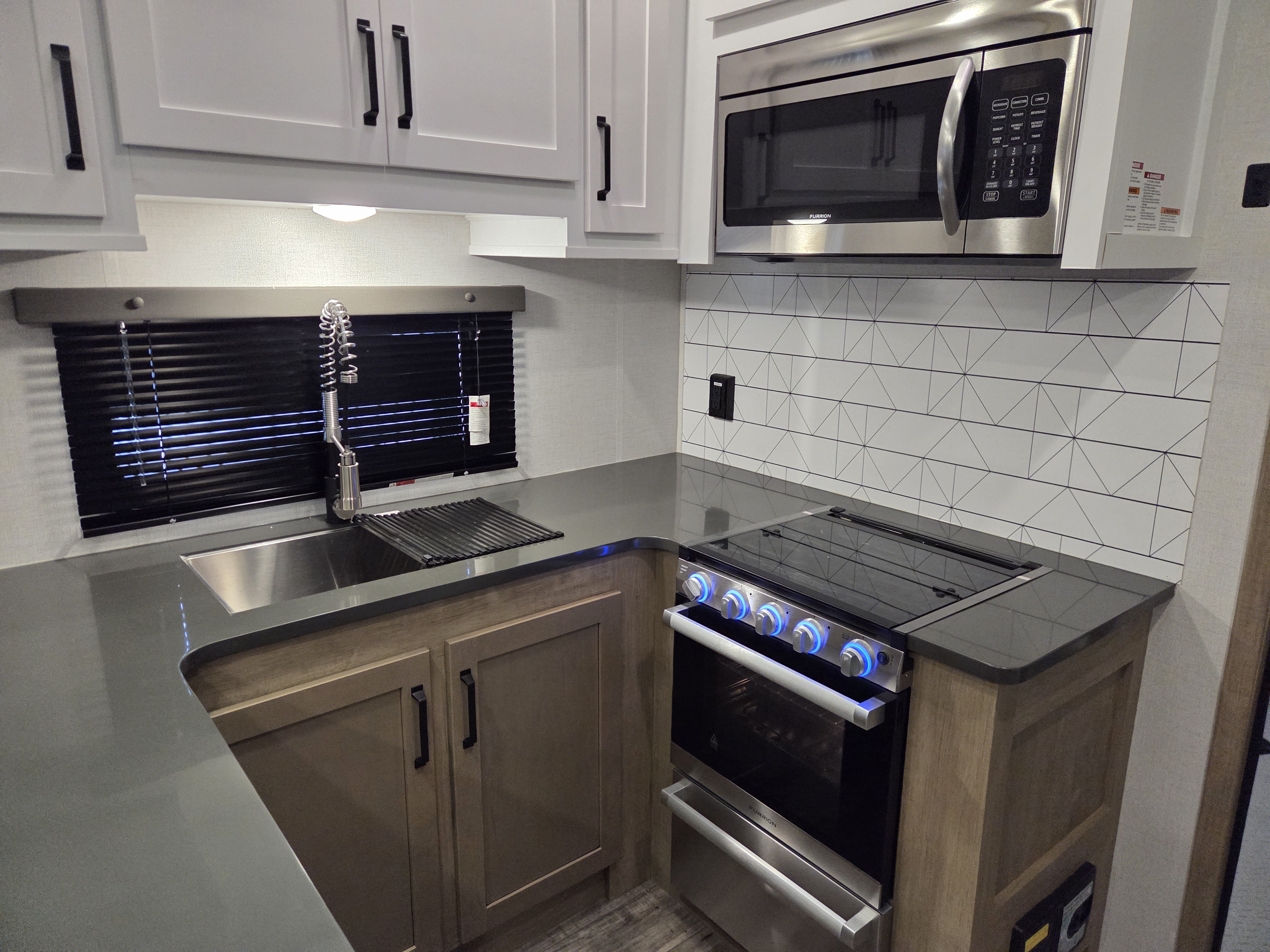2022 Keystone Raptor 423 - Image 10