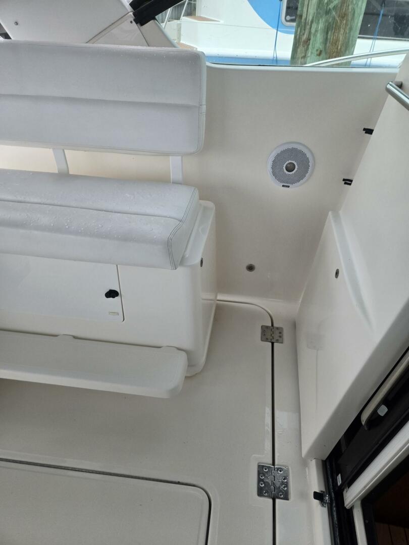 2002 Tiara Yachts 3500 Open - Image 8