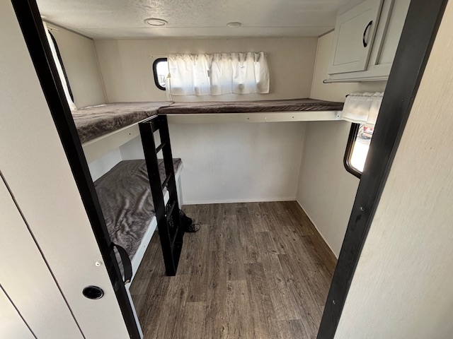 2022 Forest River Vibe 28BH - Image 34