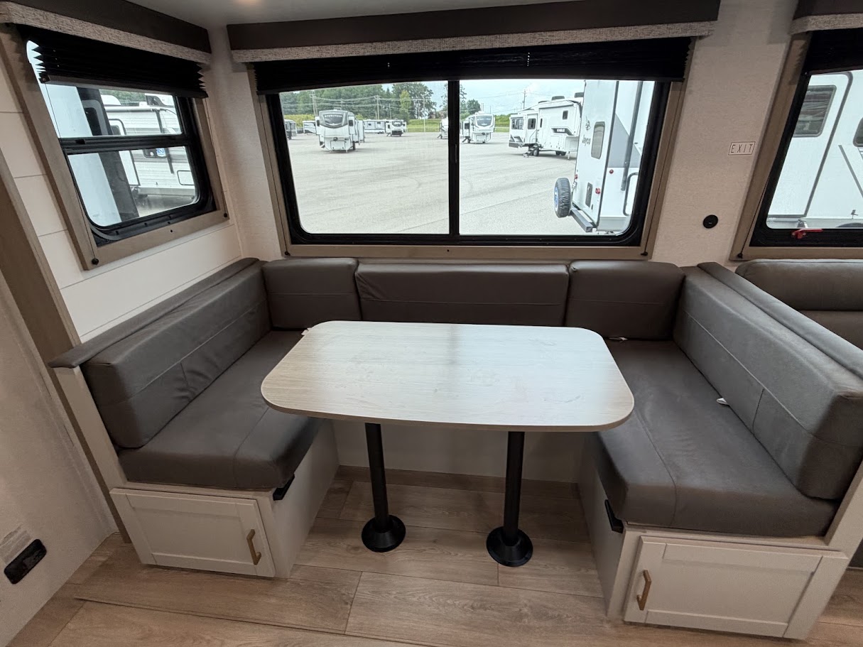 2027 JAYCO JAY FLIGHT 325BHT - Image 33