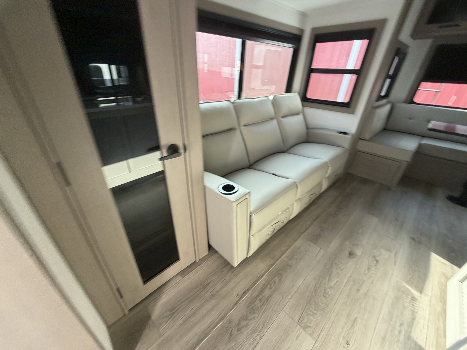2026 GRAND DESIGN 324MBS - Image 31