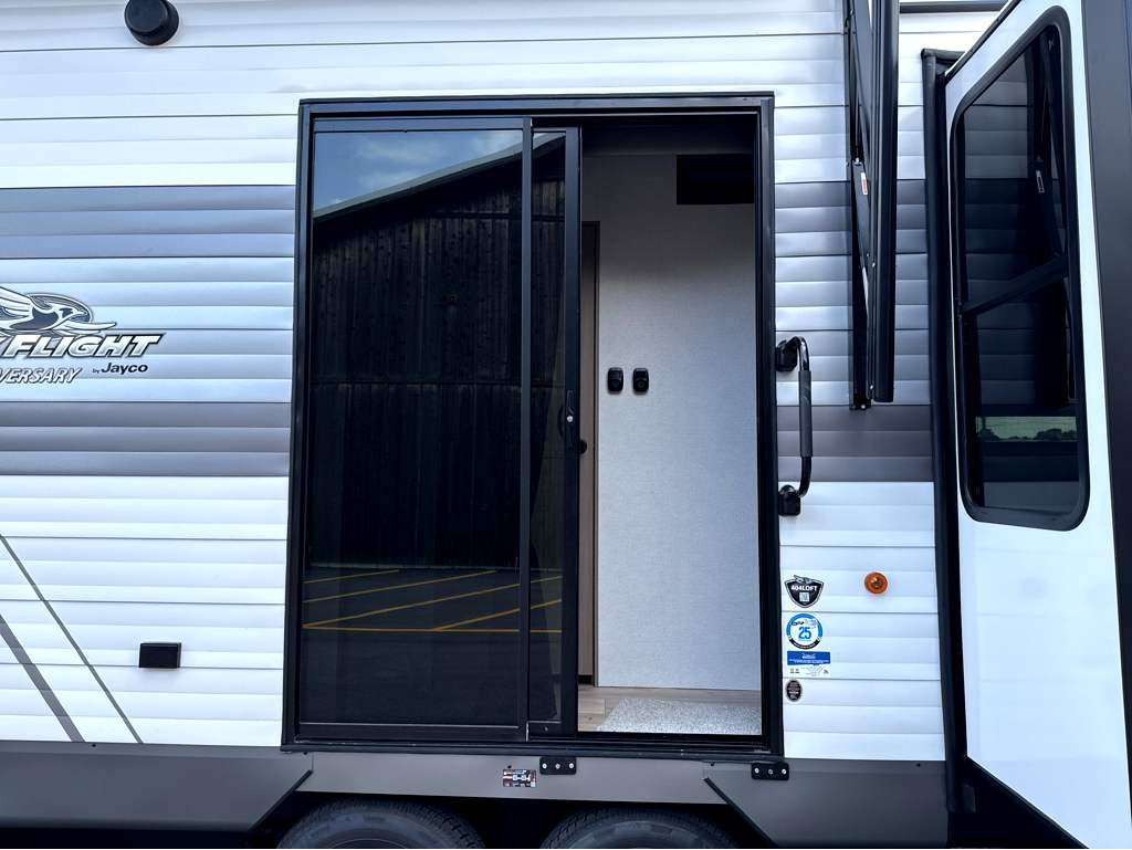 2027 JAYCO JAY FLIGHT BUNGALOW 404LOFT - Image 5